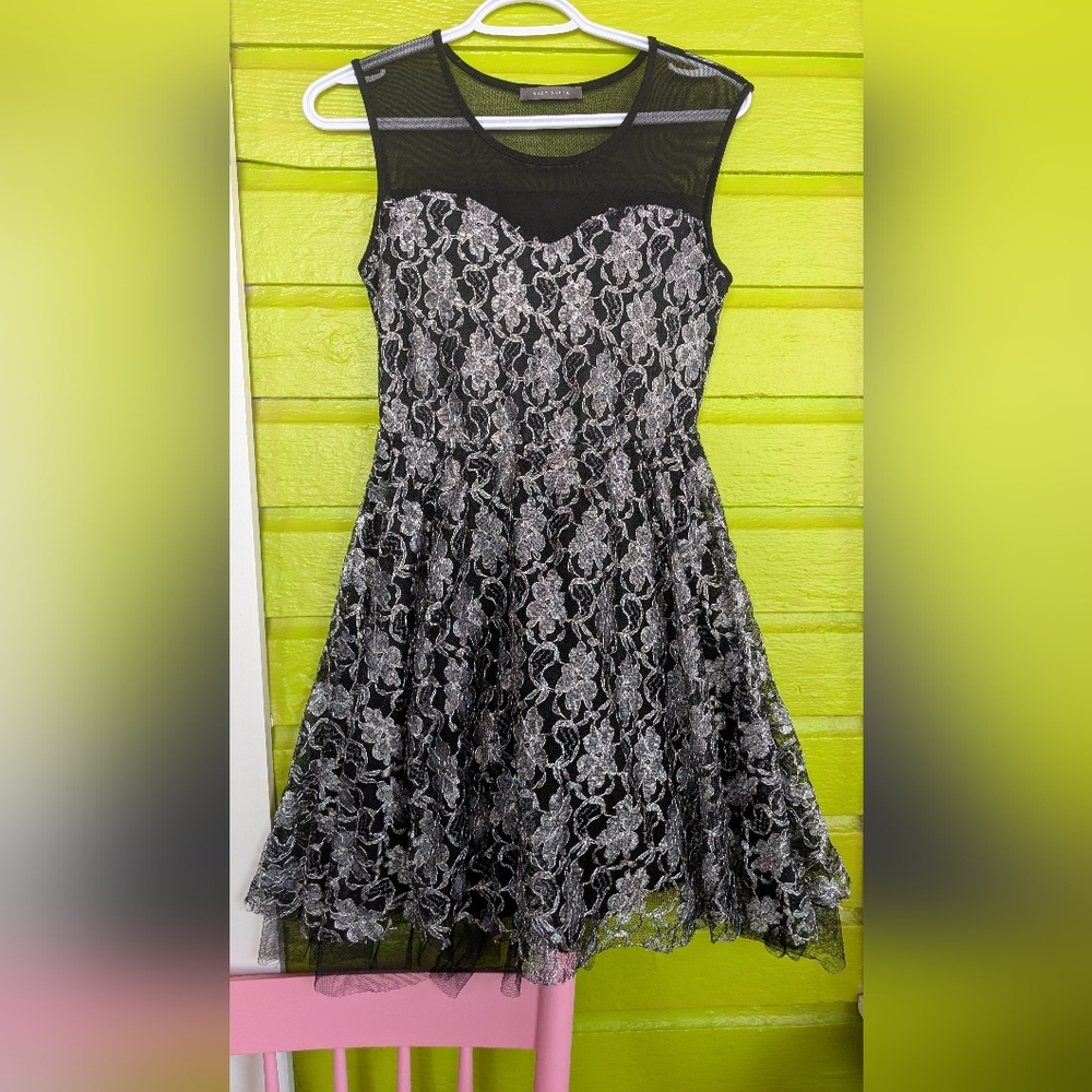 Suzy Shier Black Silver Shimmer Reflective Floral Lace Dress Size Medium